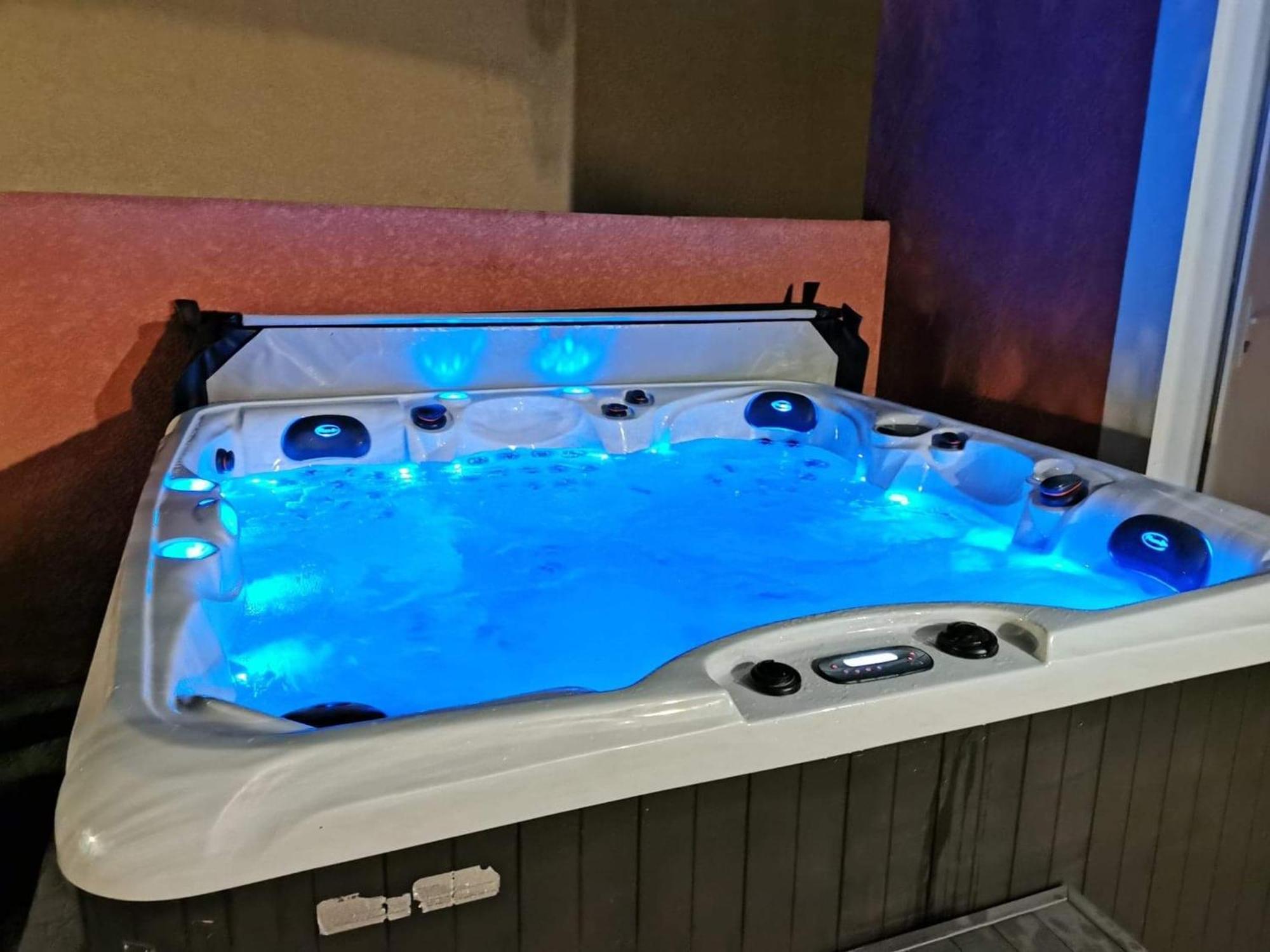 Villa Elegante A Carcassonne Avec Jardin Et Jacuzzi ภายนอก รูปภาพ