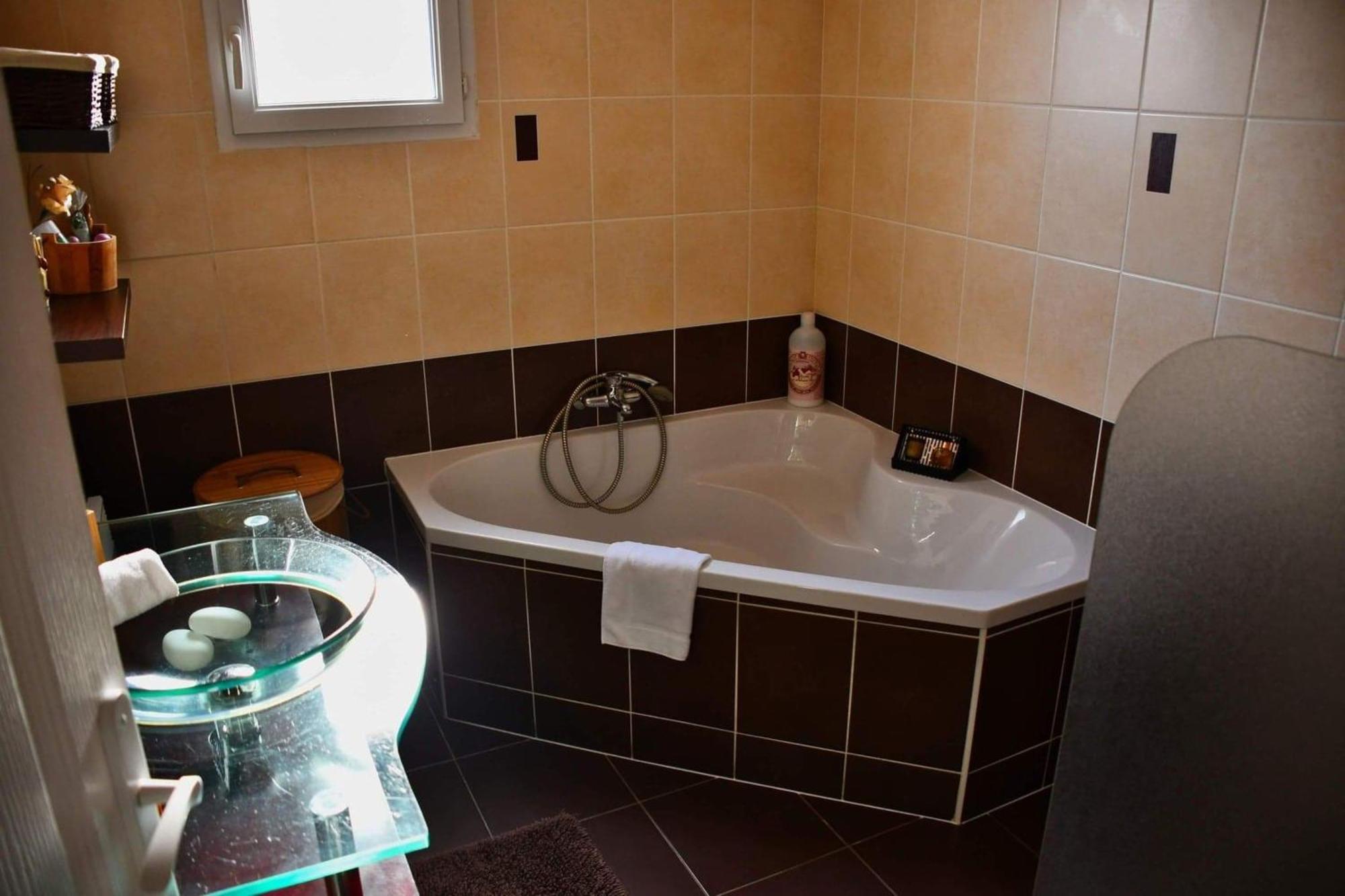 Villa Elegante A Carcassonne Avec Jardin Et Jacuzzi ภายนอก รูปภาพ