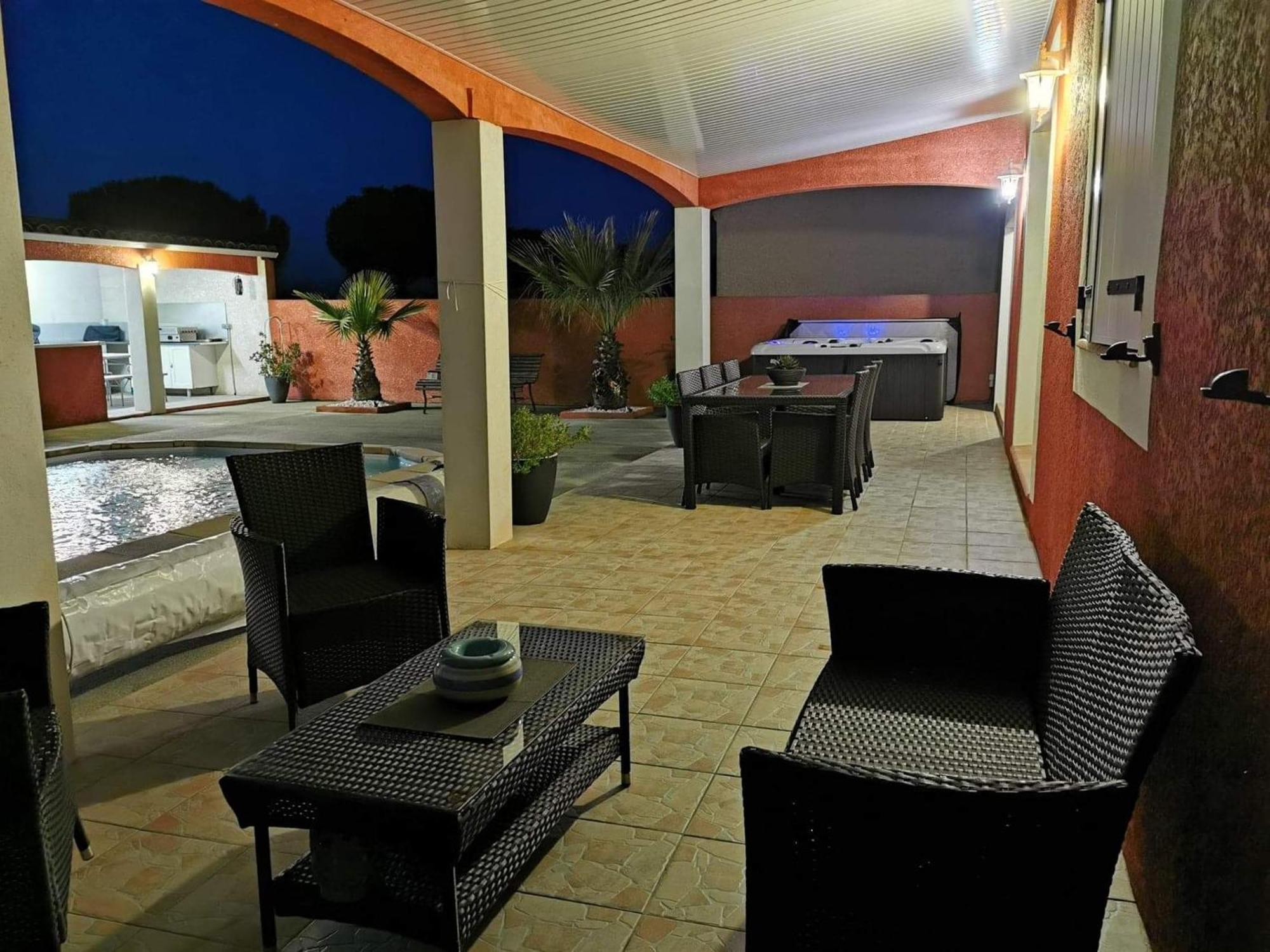 Villa Elegante A Carcassonne Avec Jardin Et Jacuzzi ภายนอก รูปภาพ