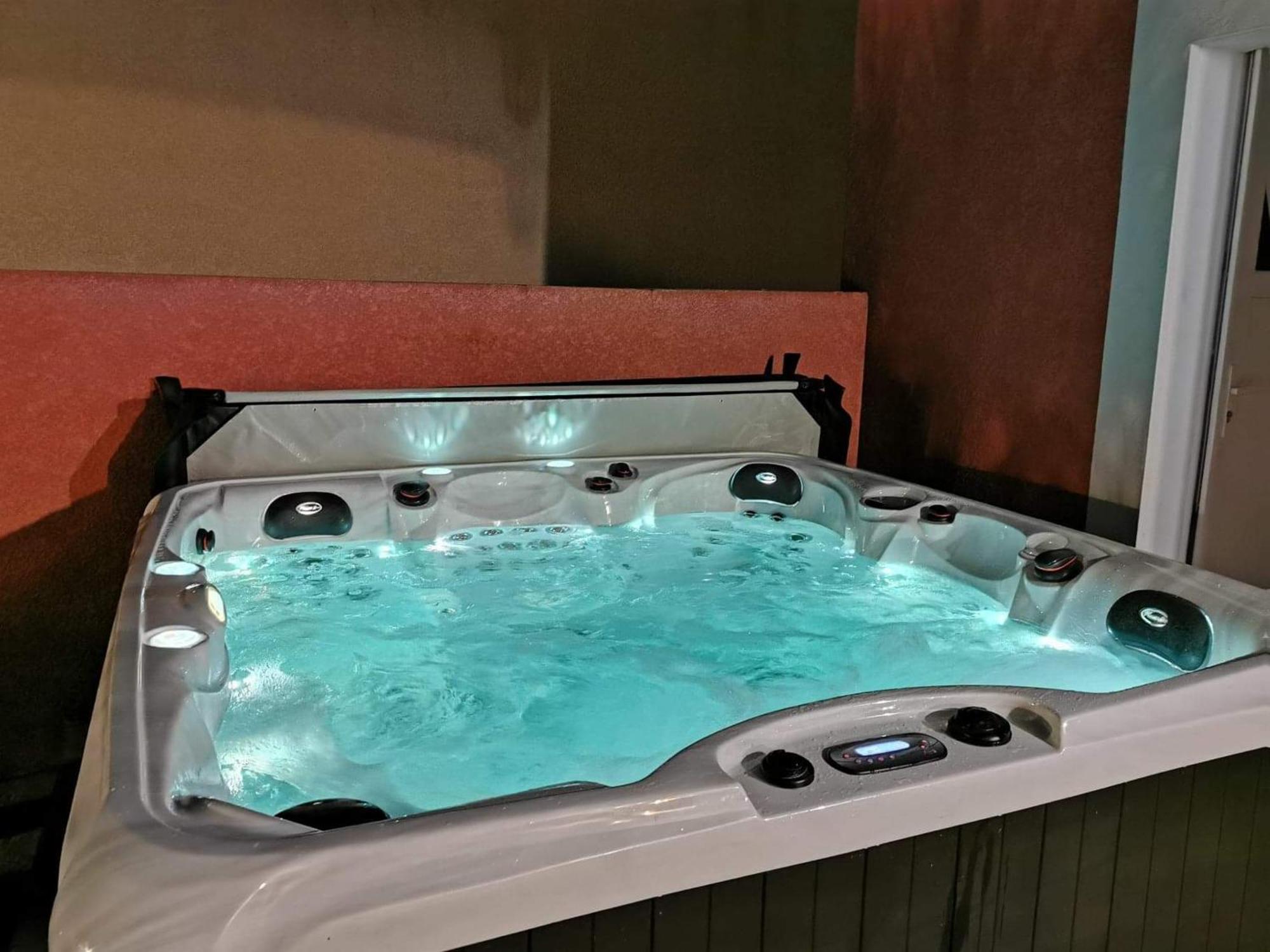 Villa Elegante A Carcassonne Avec Jardin Et Jacuzzi ภายนอก รูปภาพ